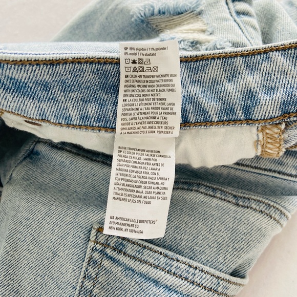 American Eagle “Mom Short” Stretch Size 18 Light Wash / Cuffed / Summer / Cuffed - Picture 9 of 12